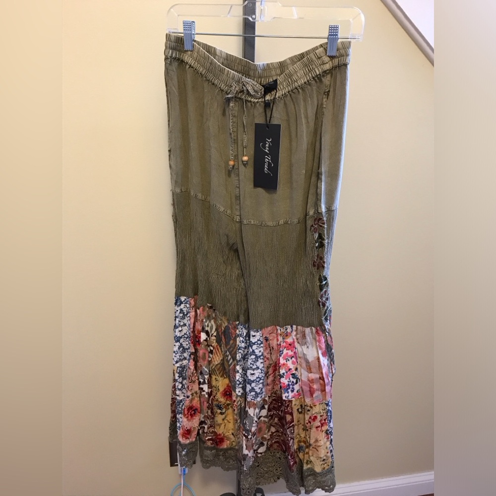 YOUNG THREADS NWT Pants Olive Pallazzo Printed Bottom Size Small- Large X-Large